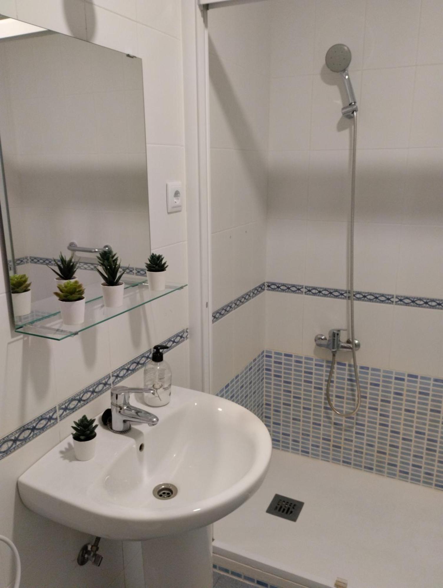 Habitacion Confort En Chamartin マドリード エクステリア 写真